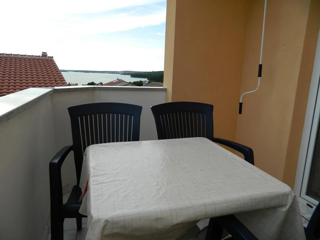 Apartment Gordana Драге Екстериор снимка